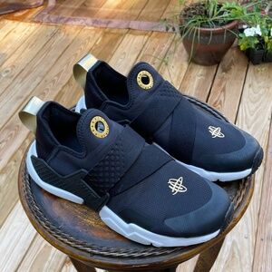 Nike Huarache Extreme (gs) Black/ Black-metallic Gold  Size 5.5Y